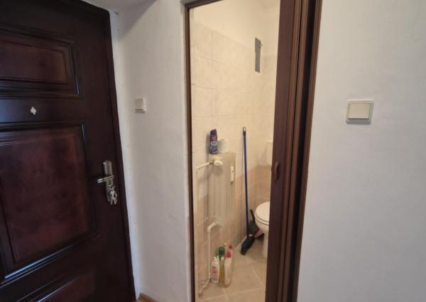 Na predaj ponúkame príjemný, kompletne zrekonštruovaný 2‑izbový byt na ulici Priateľstva.