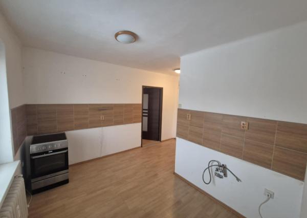 Na predaj ponúkame príjemný, kompletne zrekonštruovaný 2‑izbový byt na ulici Priateľstva.