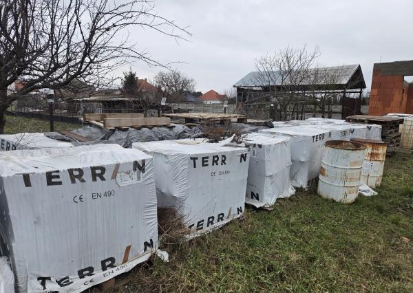 Ponúkame na predaj rozostavanú stavbu v Kolárove