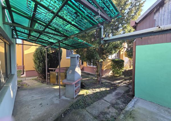 Ponúkame na predaj rodinný dom v Iži