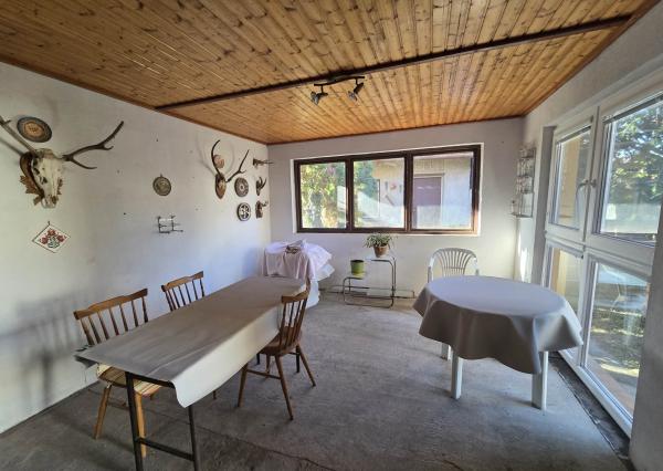 Ponúkame na predaj rodinný dom v Iži