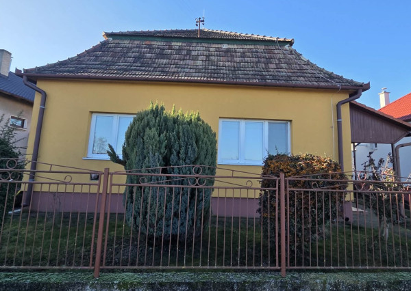 Ponúkame na predaj rodinný dom v Iži