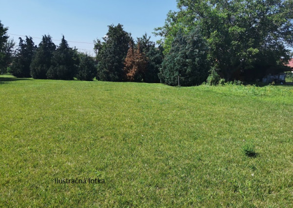 Ponúkame na predaj záhradu pri Číčove
