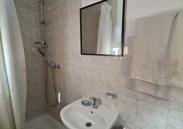 Ponúkame na predaj poschodový dom v Chotíne