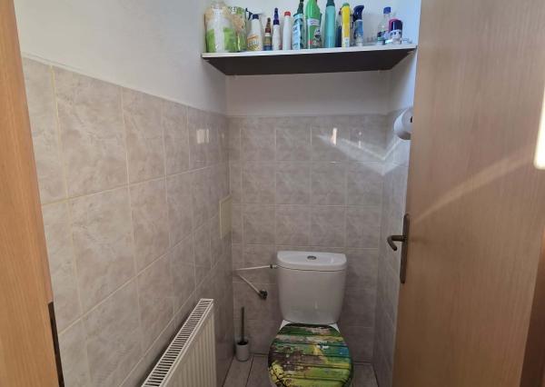 Ponúkame na predaj poschodový dom v Chotíne