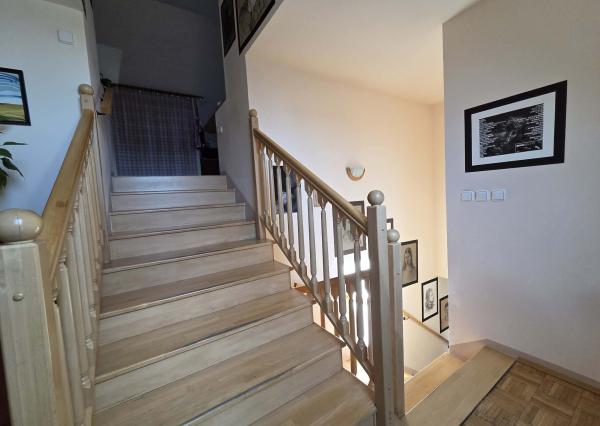 Ponúkame na predaj poschodový dom v Chotíne