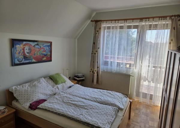 Ponúkame na predaj poschodový dom v Chotíne