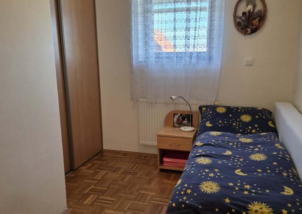 Ponúkame na predaj poschodový dom v Chotíne