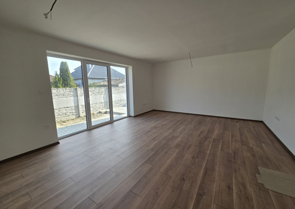 Výhodná ponuka!!!Na predaj jedna časť dvojdomu v Kolárove