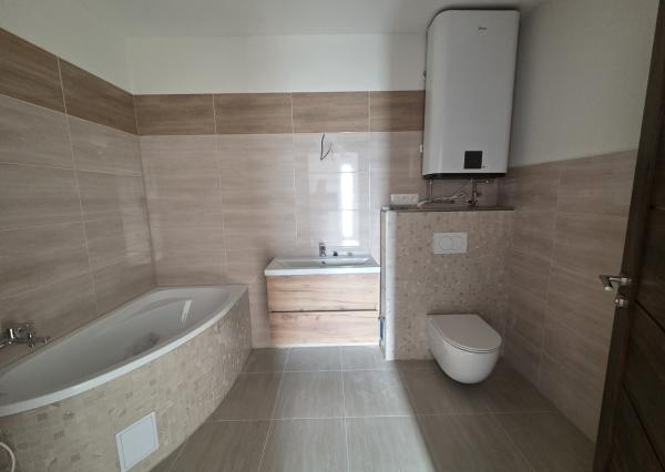 Výhodná ponuka!!!Na predaj jedna časť dvojdomu v Kolárove