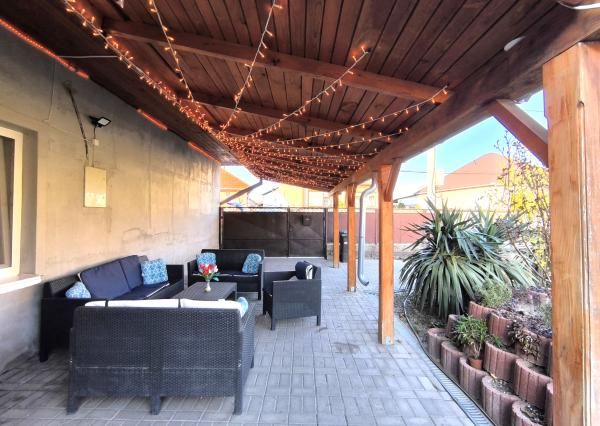 Ponúkame na predaj štýlový dom s veľkým pozemkom a garážou