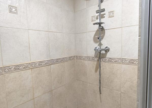 Ponúkame na predaj štýlový dom s veľkým pozemkom a garážou