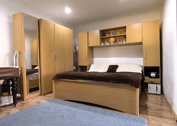 Ponúkame na predaj štýlový dom s veľkým pozemkom a garážou