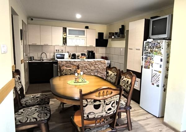 Ponúkame na predaj štýlový dom s veľkým pozemkom a garážou