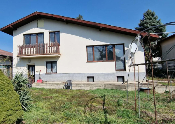 Ponúkame na predaj rod.dom v Nesvadoch