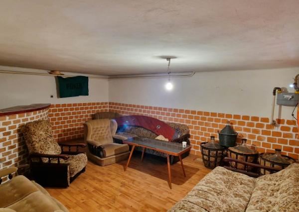 Ponúkame na predaj rod.dom v Nesvadoch