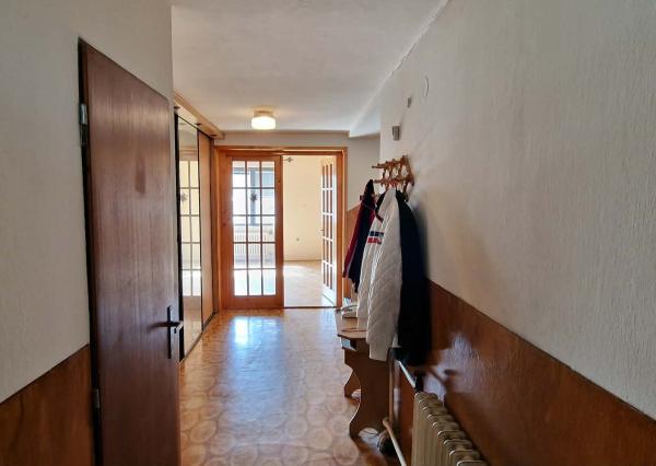 Ponúkame na predaj rod.dom v Nesvadoch