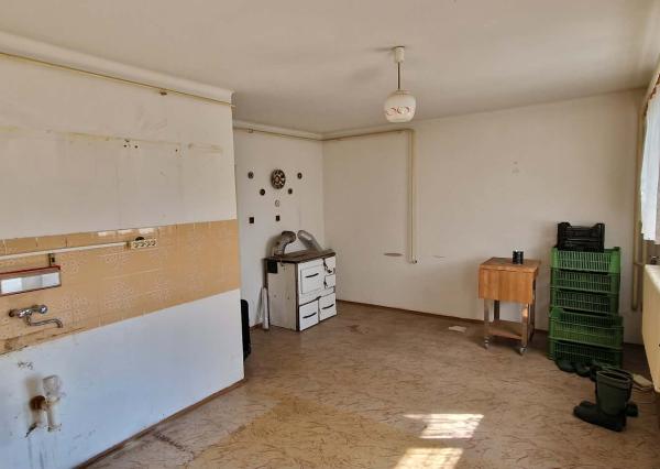 Ponúkame na predaj rod.dom v Nesvadoch