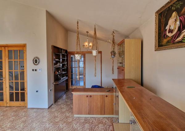 Ponúkame na predaj rod.dom v Nesvadoch