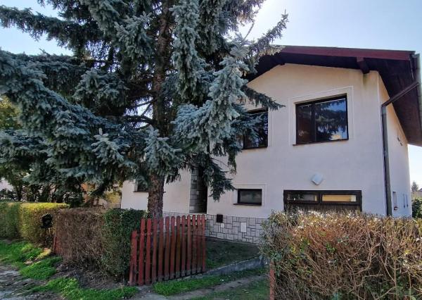 Ponúkame na predaj rod.dom v Nesvadoch