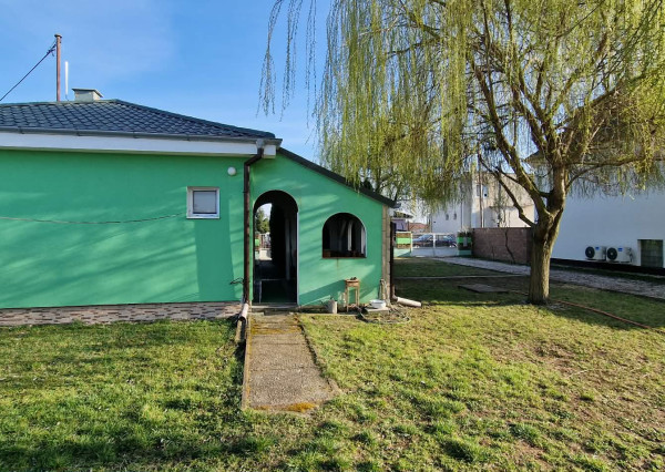 Ponúkame na predaj rod.dom s veľkým pozemkom v Ímeli