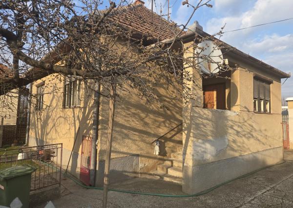 Ponúkame na predaj rodinný dom v Komárne