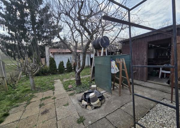 Ponúkame na predaj záhradu pri Nesvadoch