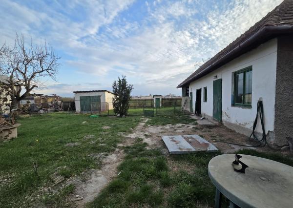 Ponúkame na predaj dom vo Veľkých Kosihách