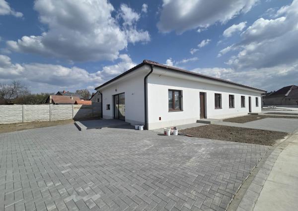 Z poverenia majiteľa ponúkame  4-izbový dom vo Vlčanoch