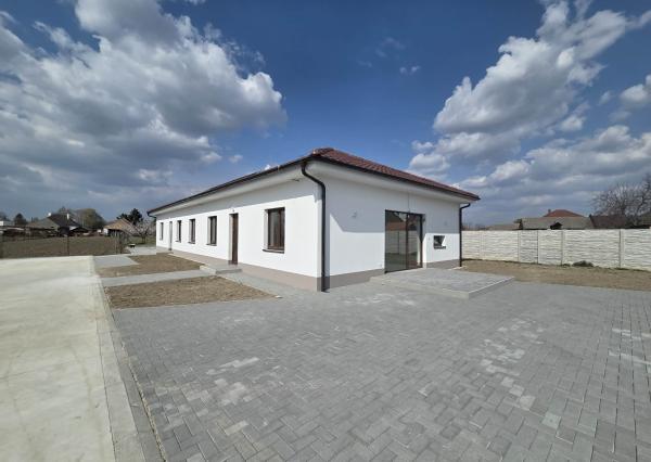 Z poverenia majiteľa ponúkame  4-izbový dom vo Vlčanoch