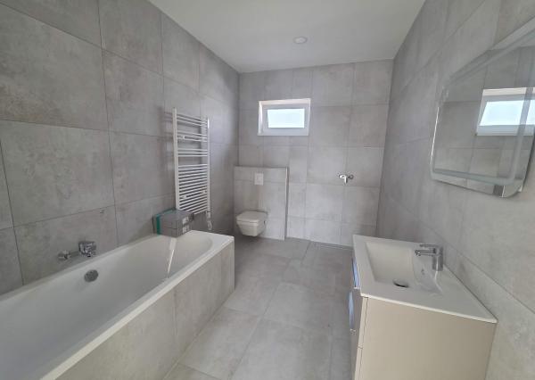 Z poverenia majiteľa ponúkame  4-izbový dom vo Vlčanoch