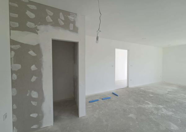 Z poverenia majiteľa ponúkame  4-izbový dom vo Vlčanoch