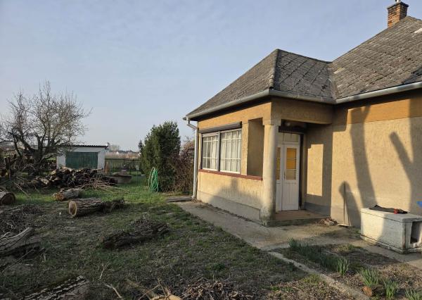 Ponúkame na predaj dom vo Veľkých Kosihách