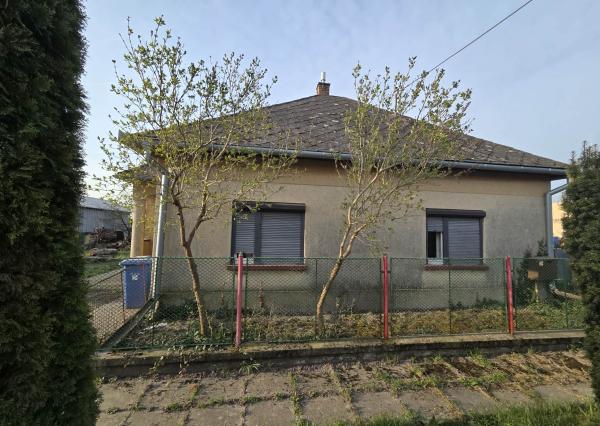 Ponúkame na predaj dom vo Veľkých Kosihách