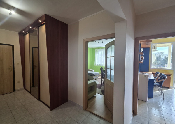 Ponúkame priestranný 3-izbový byt s balkónom v Kolárove