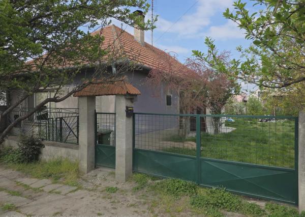Ponúkame na predaj rod.dom v Kolárove