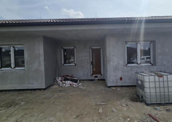 Na predaj moderný 3‑izbový radový dom s vlastným dvorom – novostavba „na kľúč“