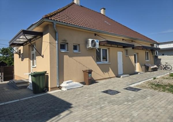 Ponúkame na predaj dom v centre Kolárova