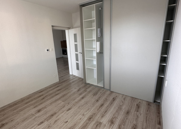 Ponúkame na prenájom byt v centre Kolárova