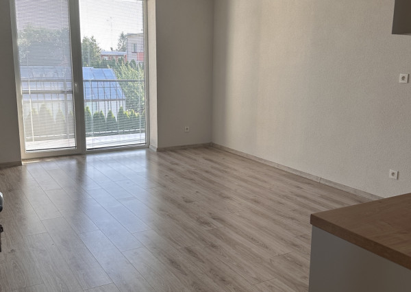 Ponúkame na prenájom byt v centre Kolárova
