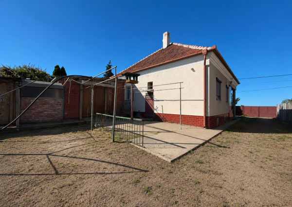 NA PREDAJ 4-izbový rodinný dom v meste Nesvady