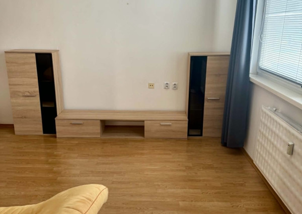 Ponúkame na prenájom 1 izb. veľkometrážny byt v Dunajskej Strede