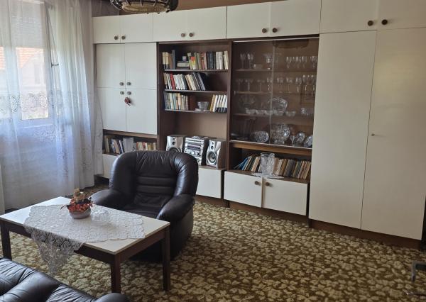 Priestranný 5-izbový rodinný dom v centre mesta Kolárovo
