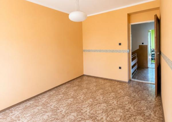 NA PREDAJ 5-izbový viacpodlažný rodinný dom v meste Nesvady