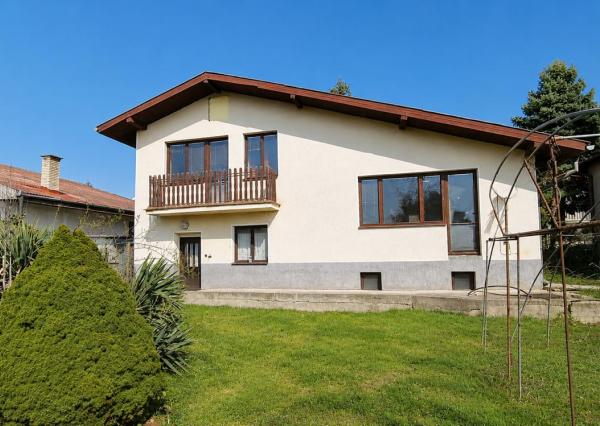 NA PREDAJ 5-izbový viacpodlažný rodinný dom v meste Nesvady