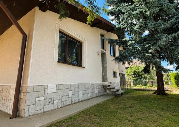 NA PREDAJ 5-izbový viacpodlažný rodinný dom v meste Nesvady
