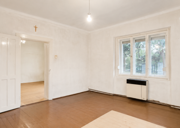 NA PREDAJ 3-izbový rodinný dom v centre mesta Nesvady