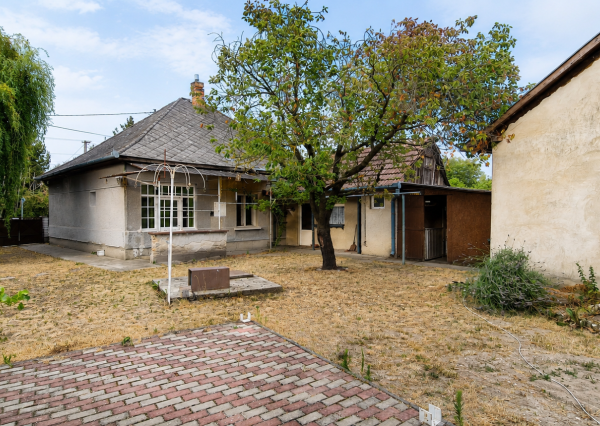 NA PREDAJ 3-izbový rodinný dom v centre mesta Nesvady