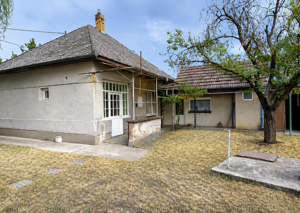 NA PREDAJ 3-izbový rodinný dom v centre mesta Nesvady