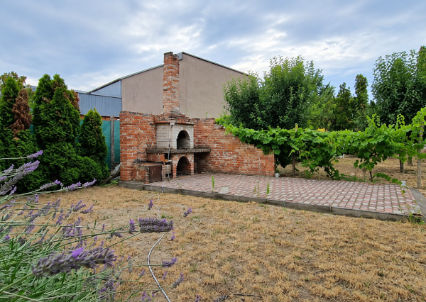 NA PREDAJ 3-izbový rodinný dom v centre mesta Nesvady